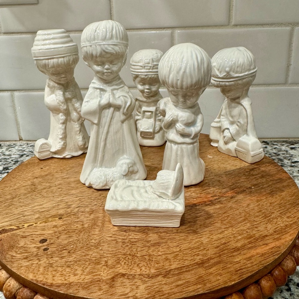 White Ceramic Nativity Figurines Set of 6 EUC